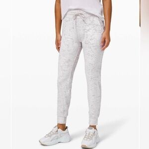 NWOT Lululemon Ready to Crush Jogger Size 6